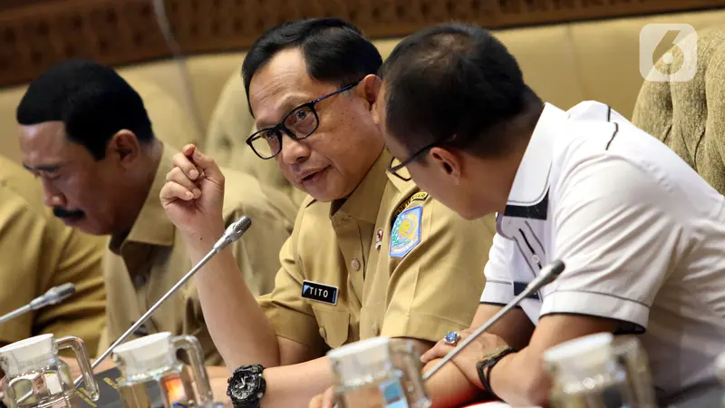 Menteri Tito Rapat Kerja dengan Komisi II DPR