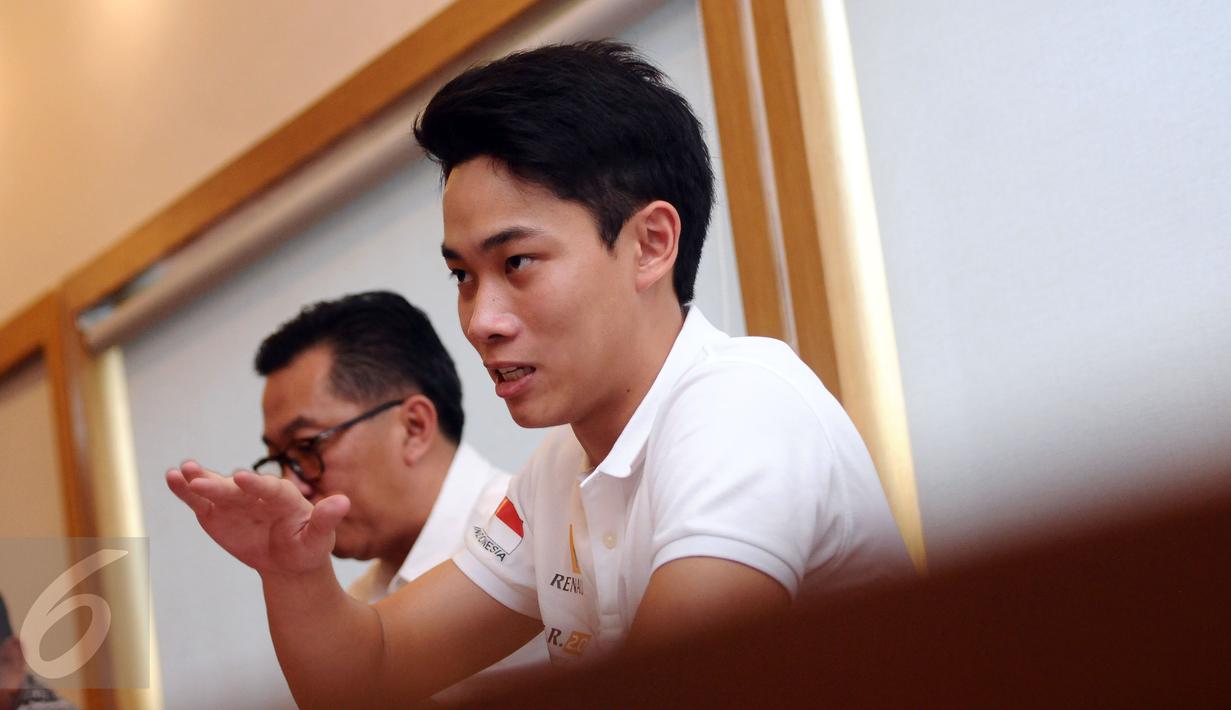 Presley Martono memberi keterangan terkait persiapan Presley Martono berlaga di ajang Eurocup Formula Renault 2.0 2017, Jakarta, Kamis (9/3). Presley akan bergabung dengan tim asal Inggris, Mark Burdett Motorsport. (Liputan6.com/Helmi Fithriansyah)