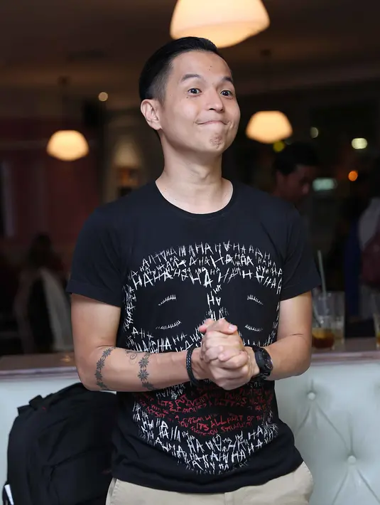 Sebagai sang sutradara yang merangkap menjadi pemain dan penulis skenario, Ernest merasakan ketegangan yang luar biasa. Ia merasakan beban yang lebih berat dari film pertamanya yang berjudul “Ngenest”. (Nurwahyunan/Bintang.com)