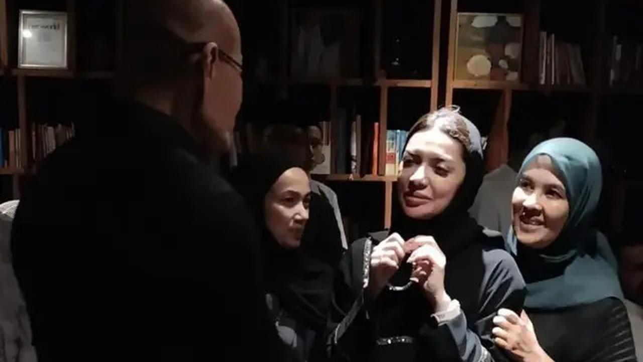 5 Fakta Pemakaman Suami Najwa Shihab, Satu Liang Lahat dengan Mendiang Putrinya