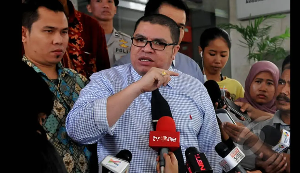 Kuasa hukum Komjen Budi Gunawan, Razman Arif Nasution, menggelar keterangan pers terkait surat pemanggilan KPK terhadap kliennya di Mabes Polri, Jakarta, Jumat (30/1/2015). (Liputan6.com/Johan Tallo)