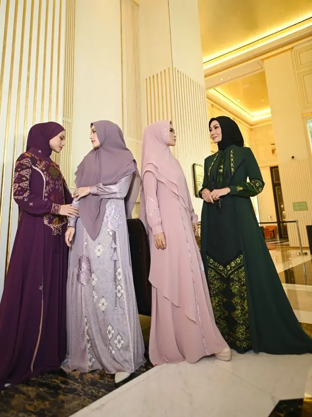 Mayra Indonesia mempersembahkan 11 Gamis Batik di Hari Batik Nasional/dok.  Mayra Indonesia