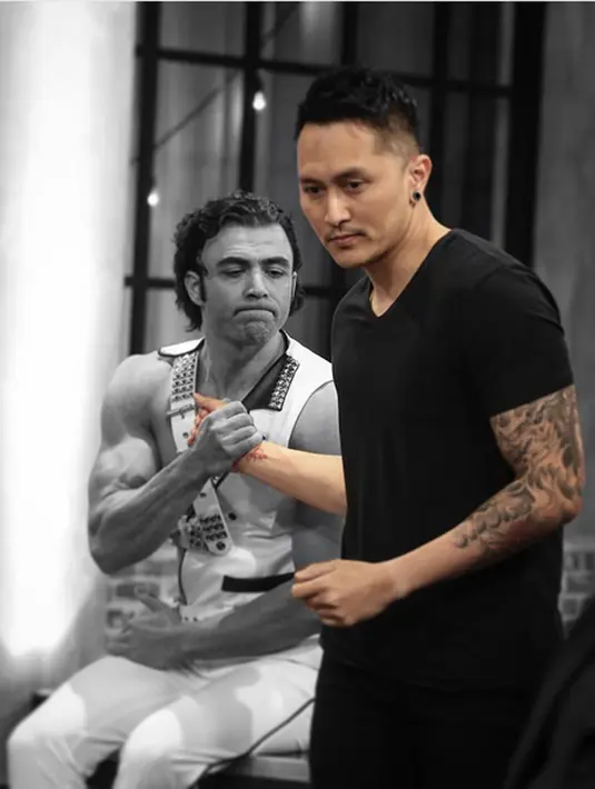 Suami Sarah Wijayanto akan kembali melakoni babak ketiga di America's Got Talent pada Selasa (22/8/2017) sekitar pukul enam sore waktu setempat atau pagi hari waktu Indonesia Barat, Rabu (23/8/2017). (Instagram/_demianaditya_)