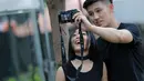 Proses pembuatan video klip untuk single 'Salah' syuting di Jag's Kitchen, Jagakarsa, Jakarta Selatan, Selasa (26/4/2016). (Adrian Putra/Bintang.com)