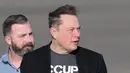 Kedatangan Elon Musk di Bali untuk meresmikan Starlink, sebuah layanan internet berbasis satelit. (SONNY TUMBELAKA/AFP)