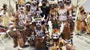Rinaldy sendiri sudah dua kali merancang aksesori bertema Papua lewat gelaran "Aku Untukmu, Indonesia" dan pesta Asian Games. Namun kali ini ia menyelam lebih dalam untuk merancang kostum dan aksesori dengan mengembangkan namun tetap menjaga keaslian. (Instagram @rinaldyyunardi)