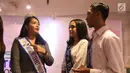 Miss Internet Indonesia 2018 Nathasya Juli Silaen berbincang bersama dengan anak anak muda saat Media & Influencer Gathering Miss Internet 2019 di Go Works Setiabudi, Setiabudi Building 2 Kuningan, Jakarta Selatan, Rabu (19/9/2019). (Liputan6.com/Angga Yuniar)