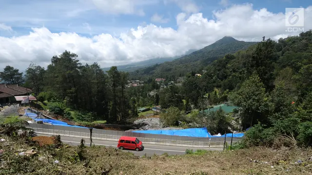 Jalur Longsor Puncak Pass