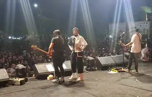 Kronologi Pria Asing Peluk Vokalis Kotak Saat Konser di Sukabumi