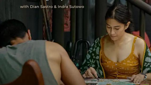 Dian Sastrowardoyo Liburan di Ubud, Bali pakai kamisol. [@therealdisastr]