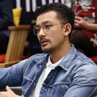 Belum lama ini pasangan Rio Dewanto dan Atiqah Hasiholan dikaruniai seorang bayi perempuan yang diberi nama Salma Jihane Putri Dewanto. Pengalaman baru tentu didapatkan Rio menjadi seorang ayah. (Nurwahyunan/Bintang.com)