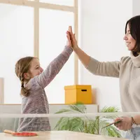 Tanpa sadar orangtua terlalu fokus pada hasil akhir seperti nilai bagus, juara lomba, atau pencapaian besar, hingga lupa merayakan proses kecil yang sebenarnya sangat berarti. [Dok/freepik.com]