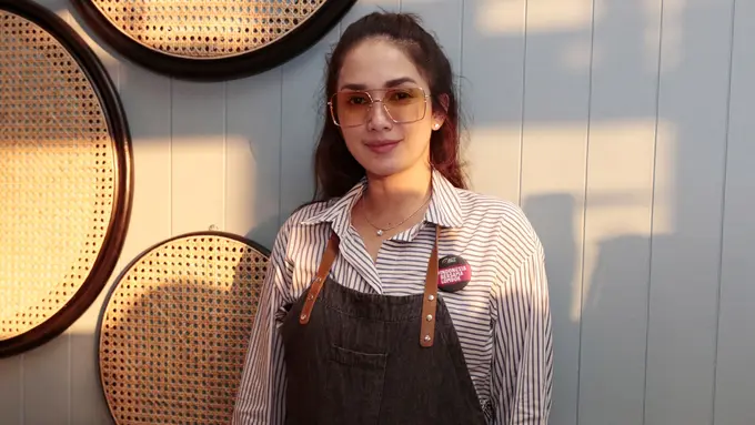 [Bintang] Ussy Sulistiawaty