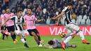 Gelandang Juventus, Sami Khedira, berusaha membobol gawang Palermo. Selaku tuan rumah Si Nyonya Tua lebih menguasai jalannya laga dengan presentase penguasaan bola mencapai 55 persen. (EPA/Alessandro Di Marco)