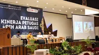 Direktur Jenderal Penyelenggaraan Haji dan Umrah (Dirjen PHU) Kemenag Hilman Latief saat membuka Evaluasi Kinerja Petugas PPIH Arab Saudi di Bandungan, Semarang, Rabu (30/8/2023) malam. (Foto: Humas Kemenag)