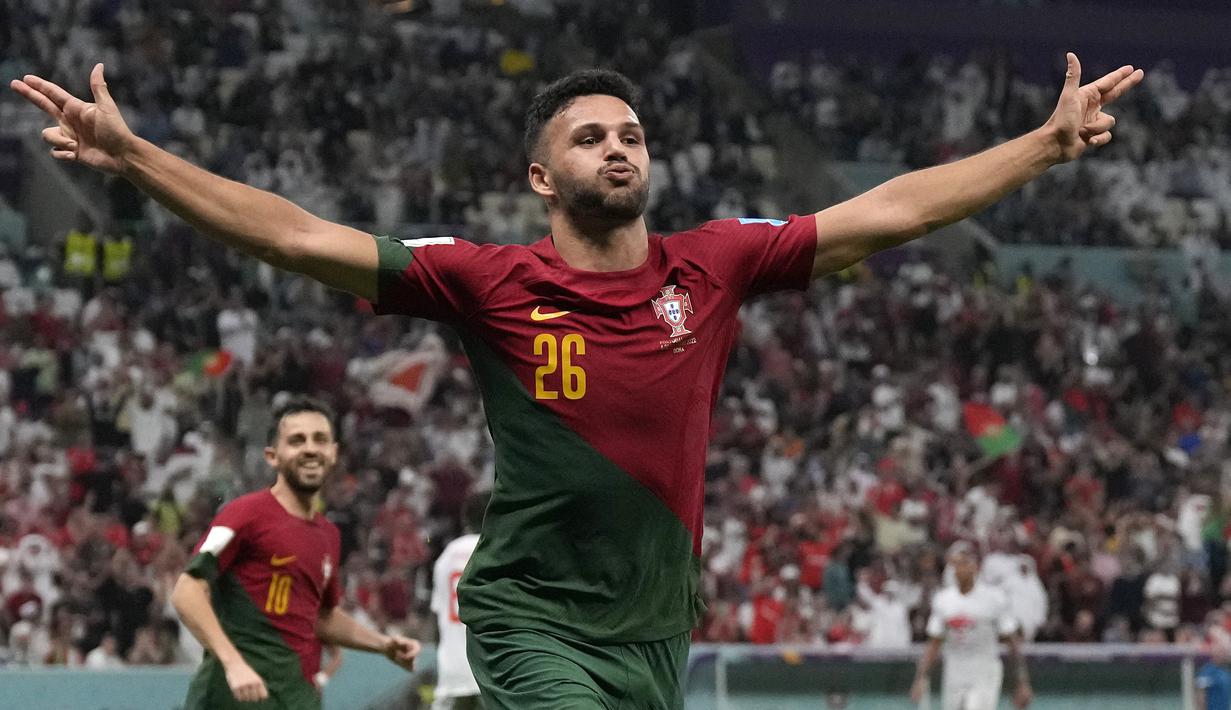 <p>16 menit kemudian, Ramos sukses membobol gawang Swiss untuk yang ketiga kalinya sekaligus mencatatkan diri sebagai pencetak hattrick pertama di Piala Dunia 2022. (AP/Alessandra Tarantino)</p>