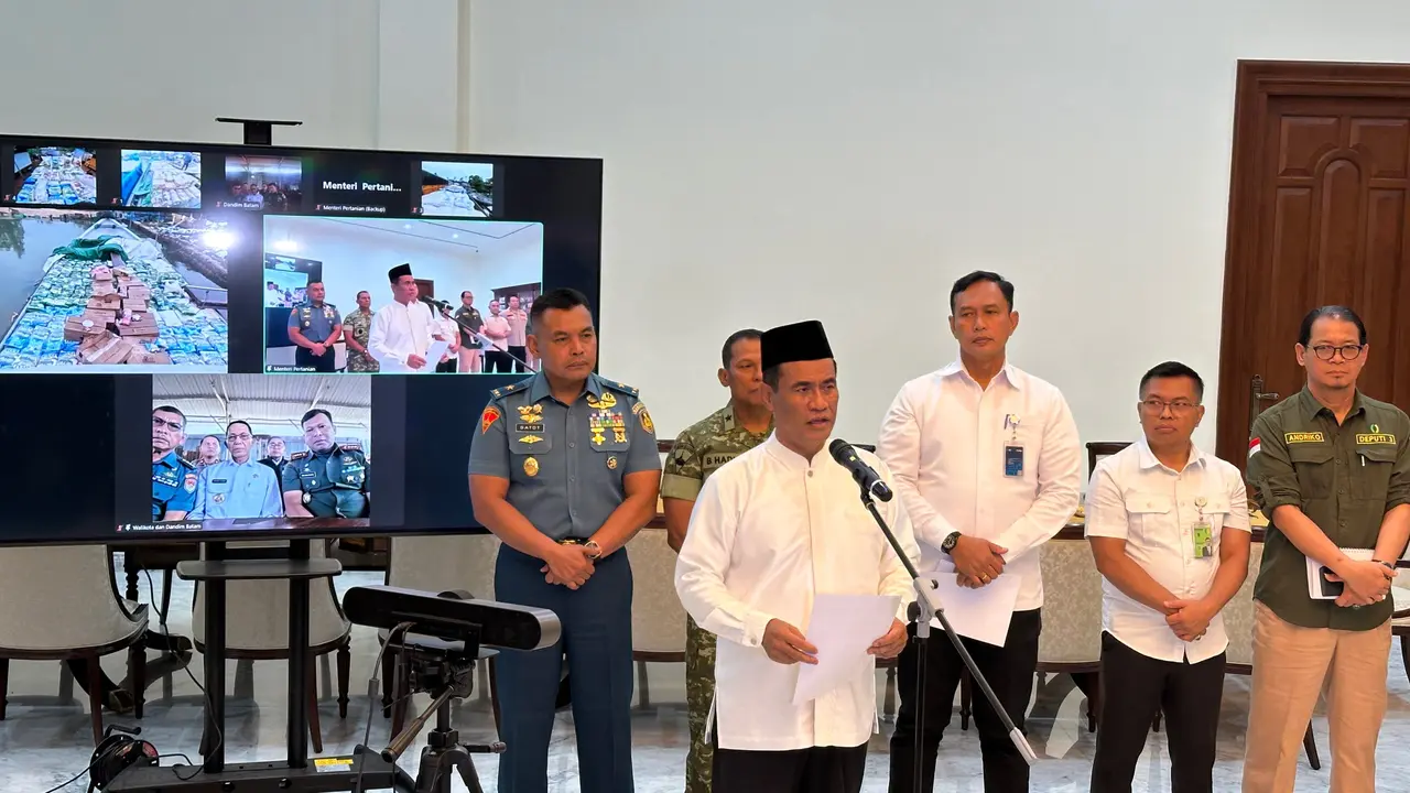 Menteri Pertanian (Mentan) Andi Amran Sulaiman di kediaman Pengadegan, Pancoran, Jakarta Selatan, Selasa (25/11/2025).
