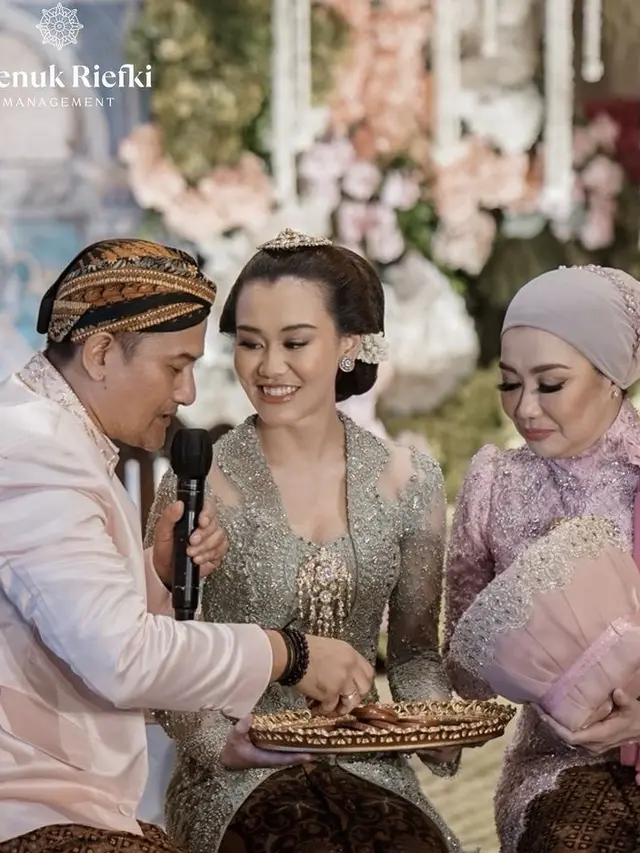 Siraman Aaliyah Massaid. [(@tienukriefkimanagement]