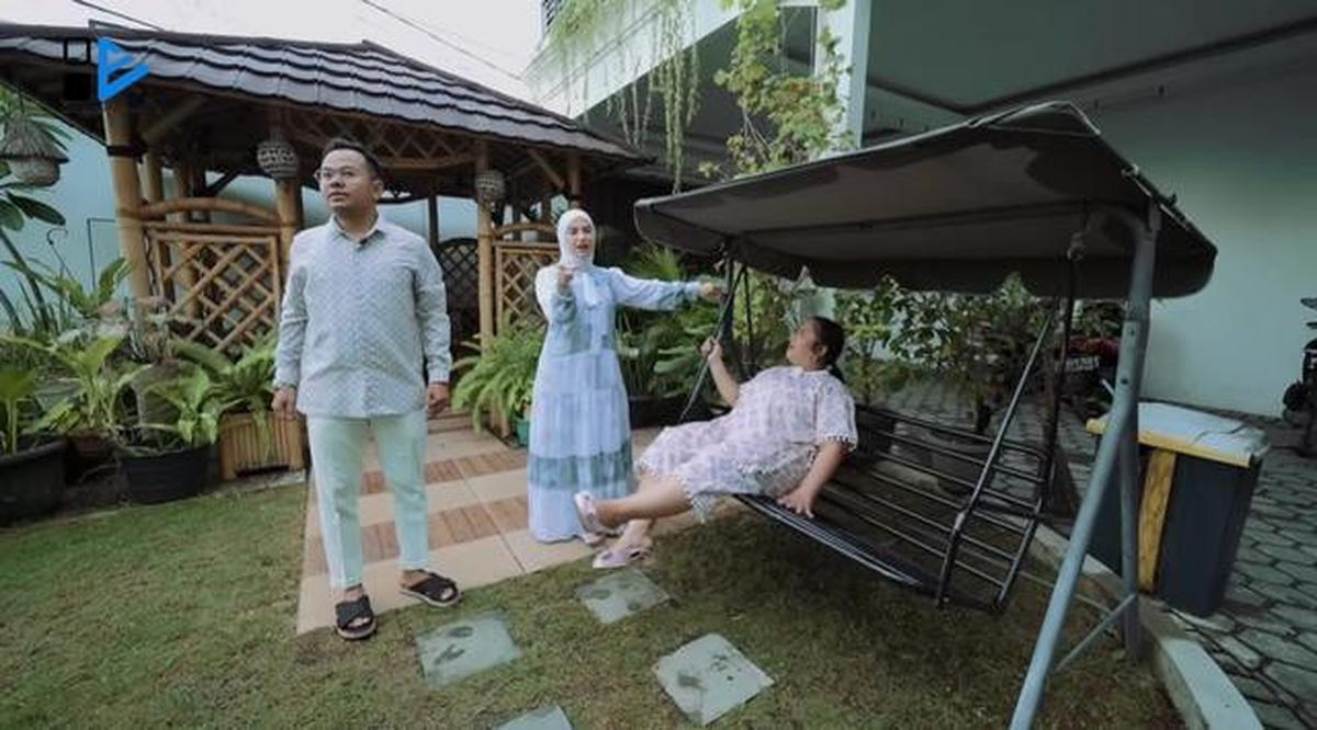 14 Potret Halaman Rumah Irish Bella dan Haldy Sabri, Estetik Bak Resort Pribadi
