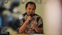 Ketua KPU Provinsi DKI Jakarta Sumarno (tengah) memberi keterangan terkait debat publik Pilkada DKI Jakarta dalam konferensi pers di Kantor KPU DKI Jakarta, hari Rabu (25/1). (Liputan6.com/Gempur M Surya)