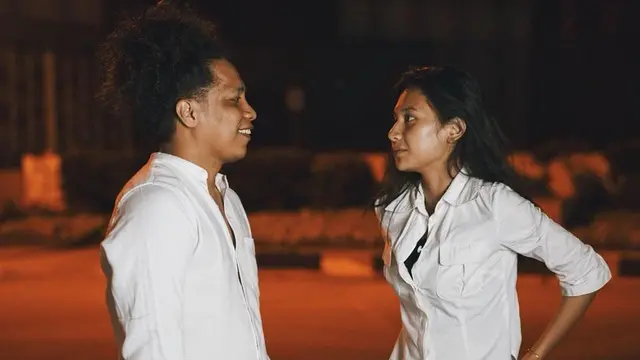 Tak Direstui Orangtua, Ini 7 Momen Kemesraan Indah Permatasari dan Arie Kriting