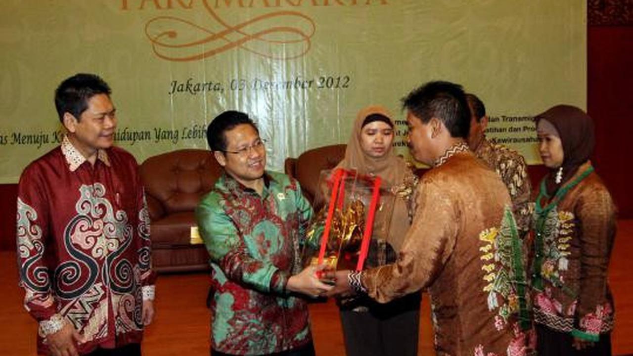 Menakertrans berikan "Paramakarya" ke perusahaan kecil