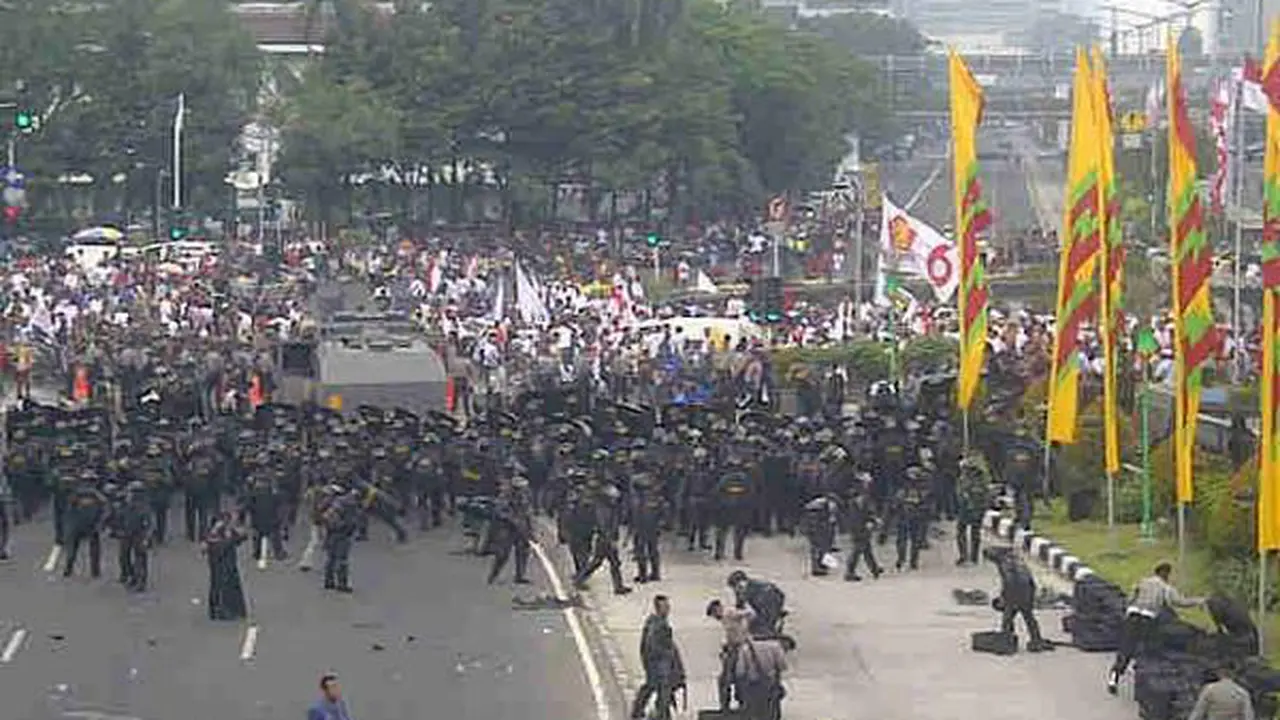Pendukung Prabowo-Hatta Datangi Balaikota, Polisi Blokade Jalan