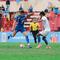 Penyerang PSIM Yogyakarta, Deri Corfe, menghadapi tekanan dari bek PSM Makassar, Aloisio Neto, dalam duel BRI Super League 2025/2026 di Stadion Sultan Agung, Bantul, Jumat (10/4/2026). (Doc PSIM)
