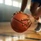 Bagaimana Cara Menggiring Bola dalam Permainan Bola Basket: Panduan Teknik Dasar hingga Lanjutan