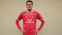 Pertimbangan utama Justin Hubner meninggalkan Wolverhampton di Premier League dan bergabung dengan Cerezo Osaka di J1 League adalah demi menembus tim utama Wolverhampton, di mana saat ini ia baru memperkuat tim U-21 Wolverhampton. (cerezo.jp)