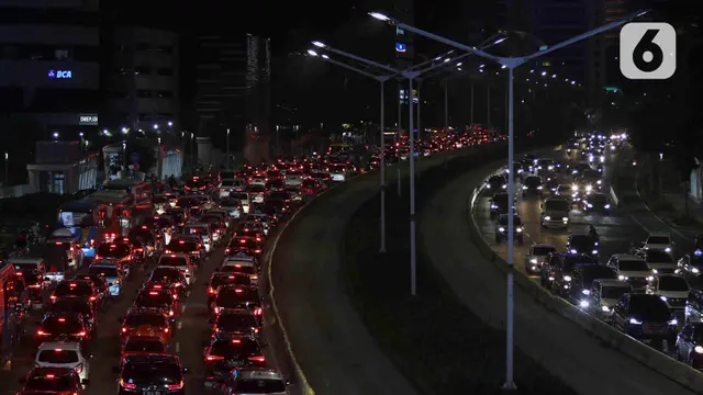 FOTO: Kemacetan Lalu Lintas Jakarta Saat PPKM Level 2
