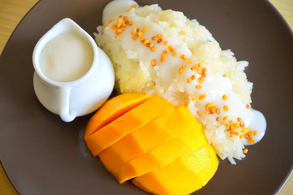 [Bintang] Makan Malam: Ketan Susu Sudah Biasa, Ini Ketan Mangga