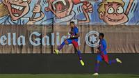 Penyerang Barcelona Memphis Depay merayakan golnya ke gawang Celta Vigo pada pertandingan La Liga Spanyol di Stadion Abanca-Balaidos, Sabtu, 6 November 2021. (AP Photo/Lalo R. Villar)