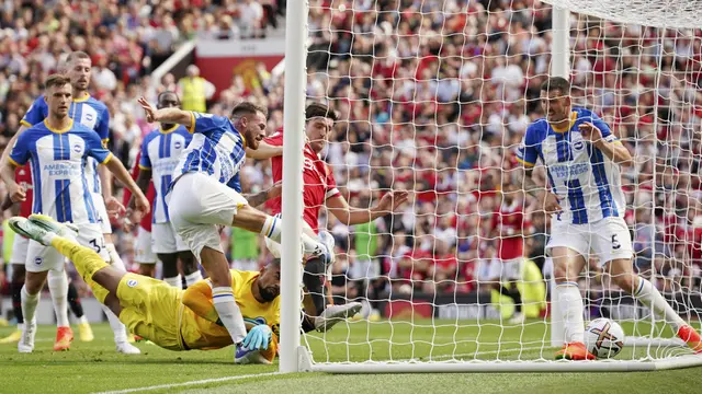 Foto: Kejadian Menarik Dibalik Kekalahan Manchester United Dari Brighton di Liga Inggris, Adu Jotos Sesama Fans MU Hingga Muka Ngenyek CR7