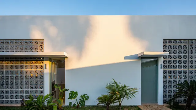 Kombinasi Warna Cat dan Roster Agar Rumah Lebih Adem (AI)