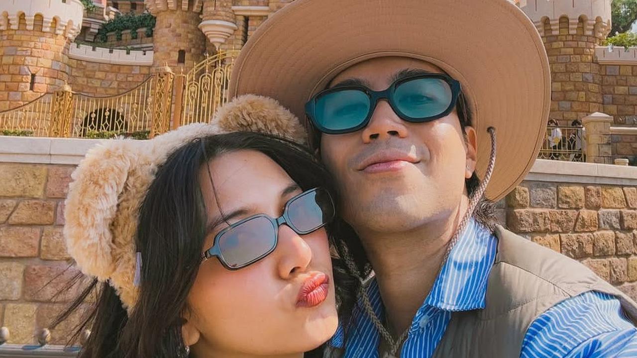 Vidi Aldiano Bagikan 5 Potret Momen Romantis dengan Sheila Dara, Auto Bikin Netizen Baper