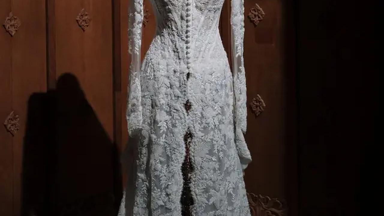 Kebaya pilihan Luna Maya di hari pernikahan. [@lunamaya]