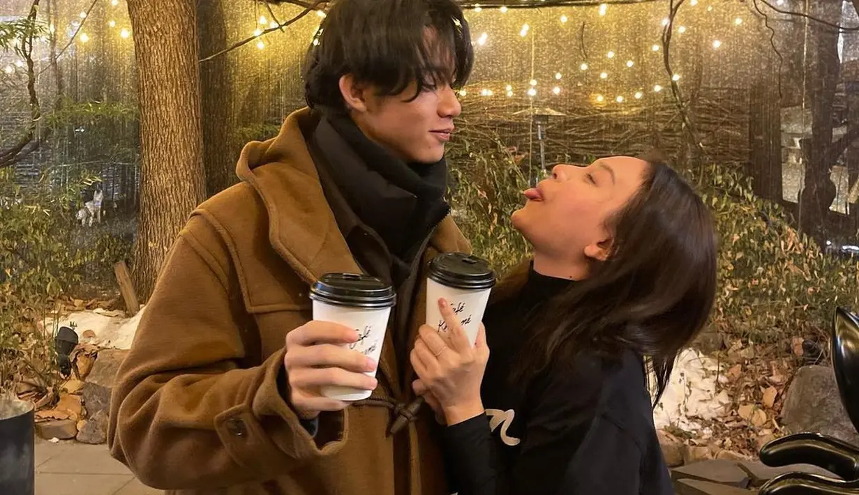 Rossa dengan tubuh petitenya bergaya khas Eonnie di Korea Selatan di musim dingin [instagram/itsrossa910]