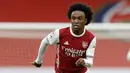 5. Willian (Arsenal) - Penyerang asal Brasil ini resmi bergabung dengan Arsenal pada bursa transfer musim panas ini. Willian direkrut secara gratis oleh Arsenal dan menyepakati kontrak tiga tahun. (AFP/Kirsty Wiggleswort/pool)