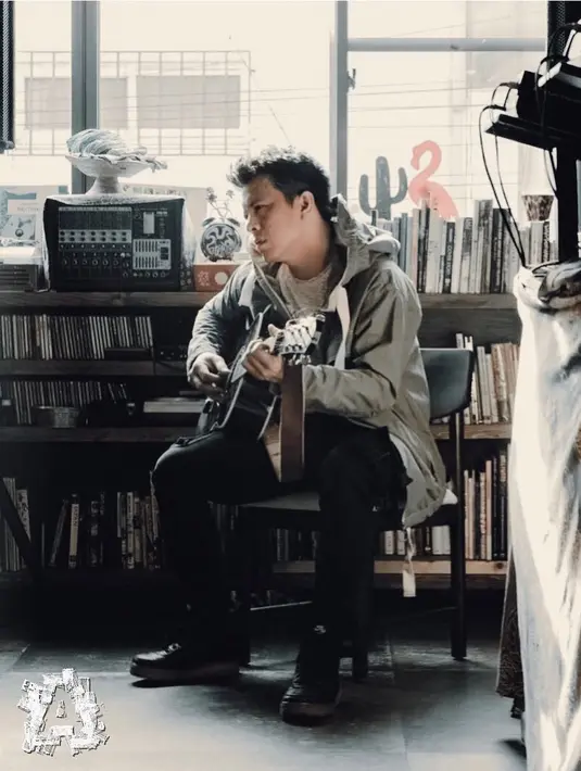 Saat ditanya Anya mengapa betah dengan status singlenya, Ariel menjawab bahwa ternyata ia sebenarnya tidak ingin seperti itu. Namun memang terkadang ia masih ingin melakukan banyak hal dengan kesendiriannya. (Instagram/arielnoah)