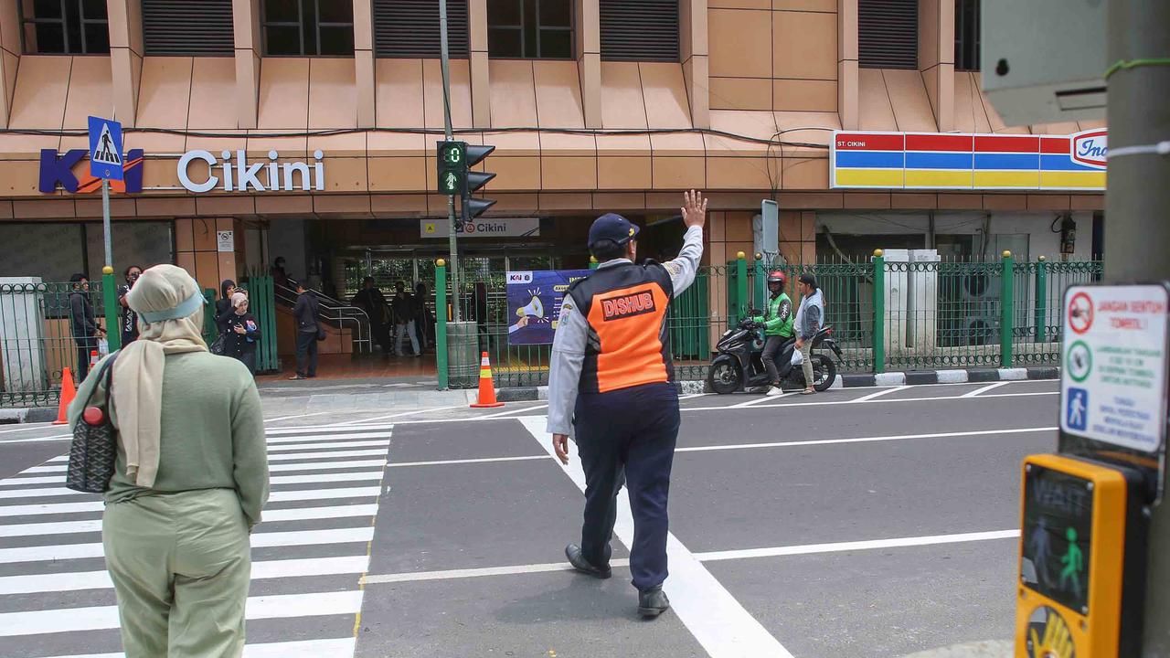 FOTO: Uji Coba Pelican Crossing di Stasiun Cikini,