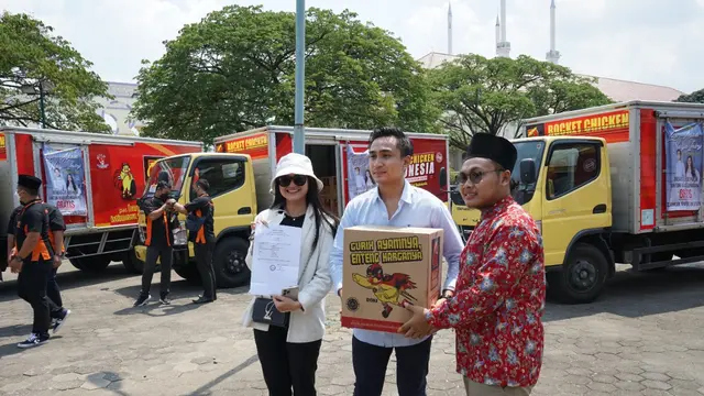Lutfi Agizal Berbagi 20 Ribu Paket Makanan