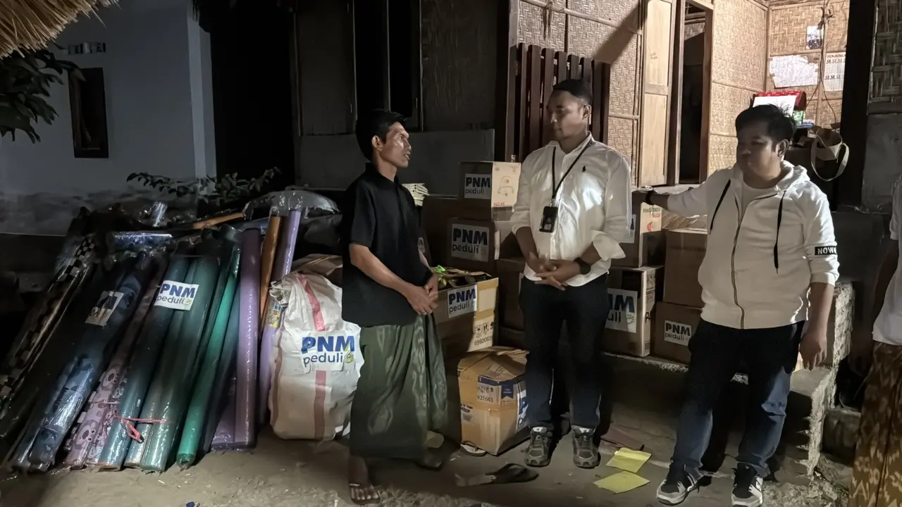 Kebakaran Desa Adat Sade Hanguskan Rumah hingga Tempat Usaha, PNM Salurkan Bantuan untuk Warga