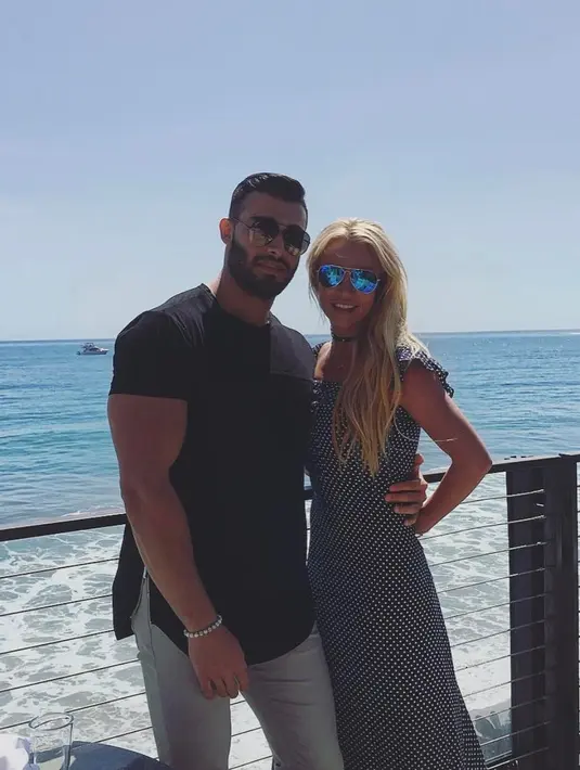 Bahkan keduanya sudah saling memanggil "suami" dan "istri" sebagai panggilan kesayangan. (instagram/samashgari)