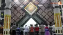 Untuk kiblat salat, memang dalam perbaikan masjid yang pertama. sudah dibetulkan, karena ada kecendrungan kiblatnya tidak pas. Tapi dengan bangunan ini sudah diarahkan sesuai arahan kementrian agama tingkat propinsi.(Liputan6.com/Herman Zakharia)