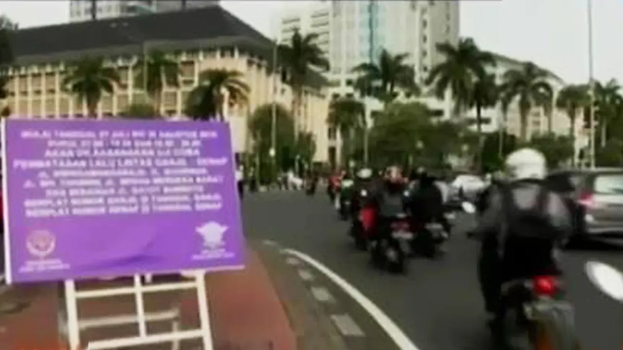 Sosialisasi uji coba ganjil genap akan dilakukan hingga besok dan Rabu, 27 Juli 2016.
