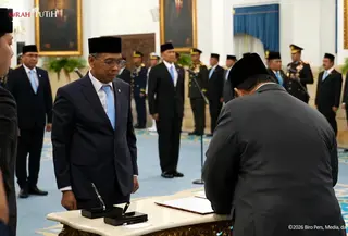 Presiden Prabowo Subianto melantik Satyawan Pudyatmoko menjadi Kepala Badan Pengelolaan Gambut dan Mangrove Nasional (BPGMN).