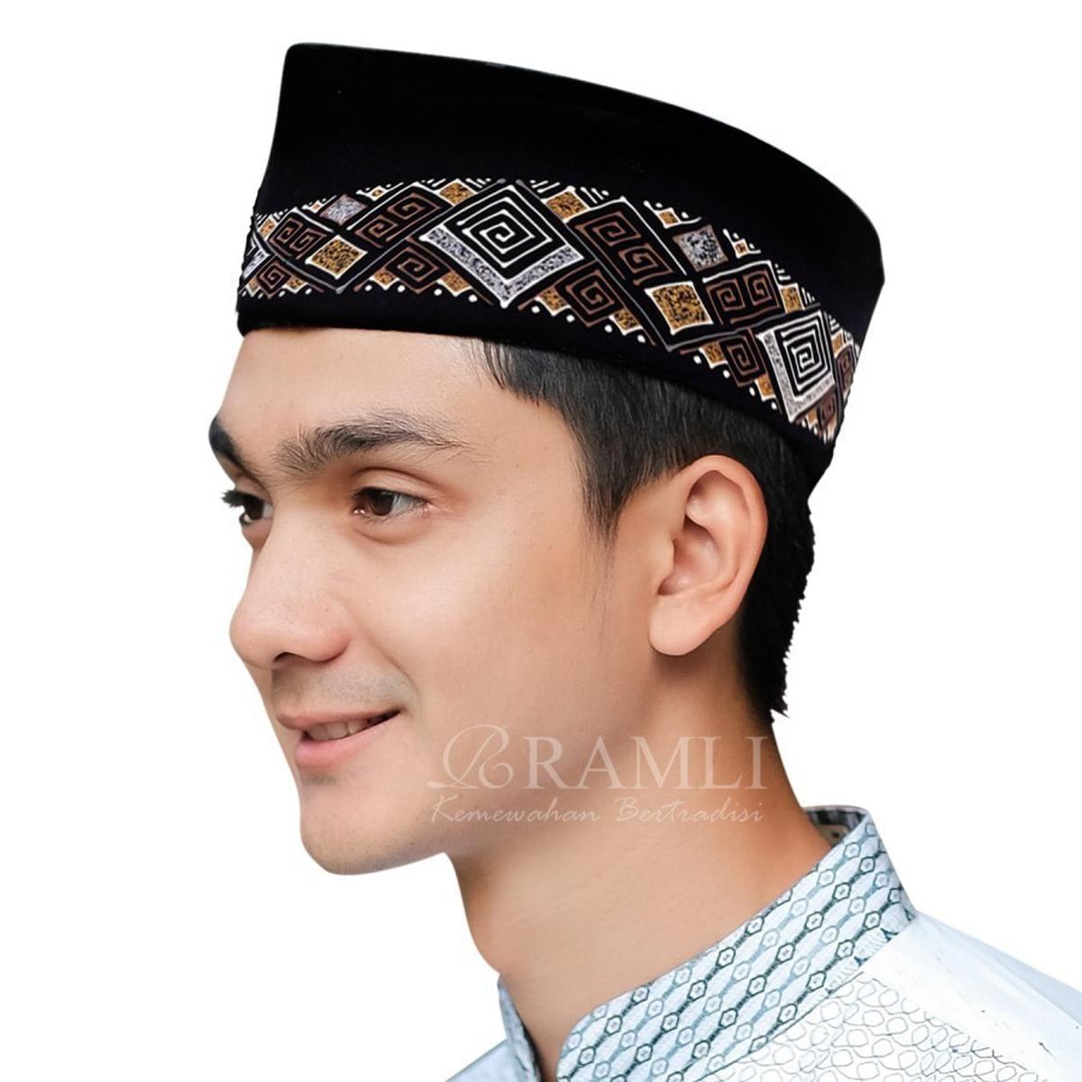 rekomendasi model peci pria untuk lebaran 2025