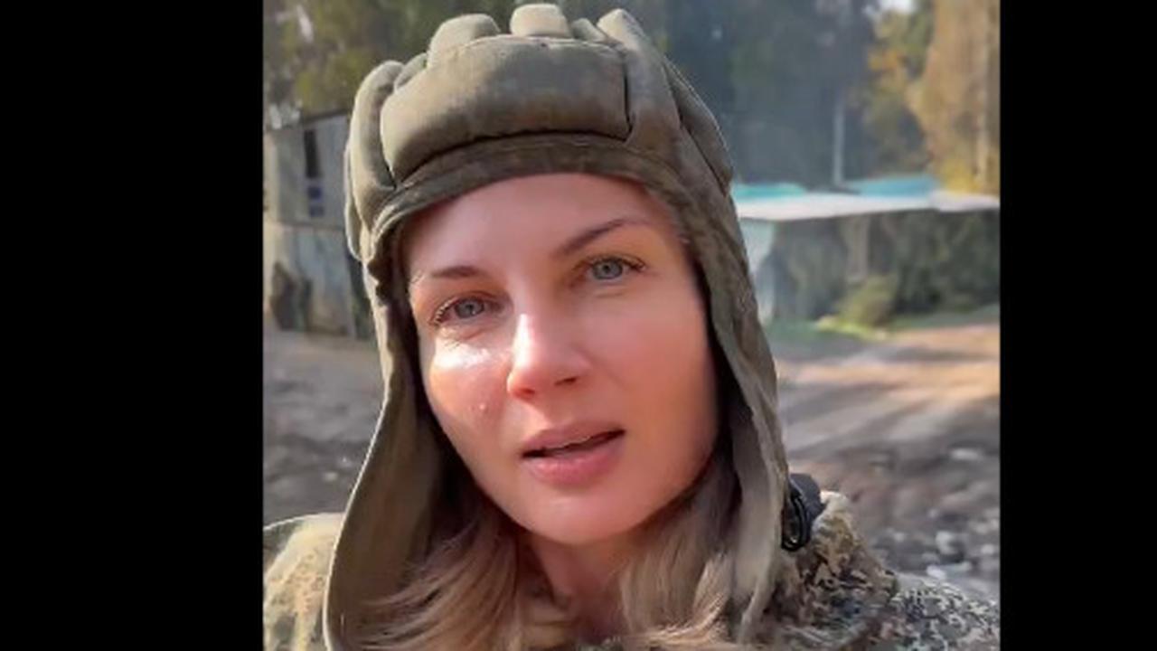 Cantik Mempesona, Potret Tentara Wanita Rusia di Garis Depan Perang Ukraina dari Atas Tank Keluarkan Pernyataan Mengerikan