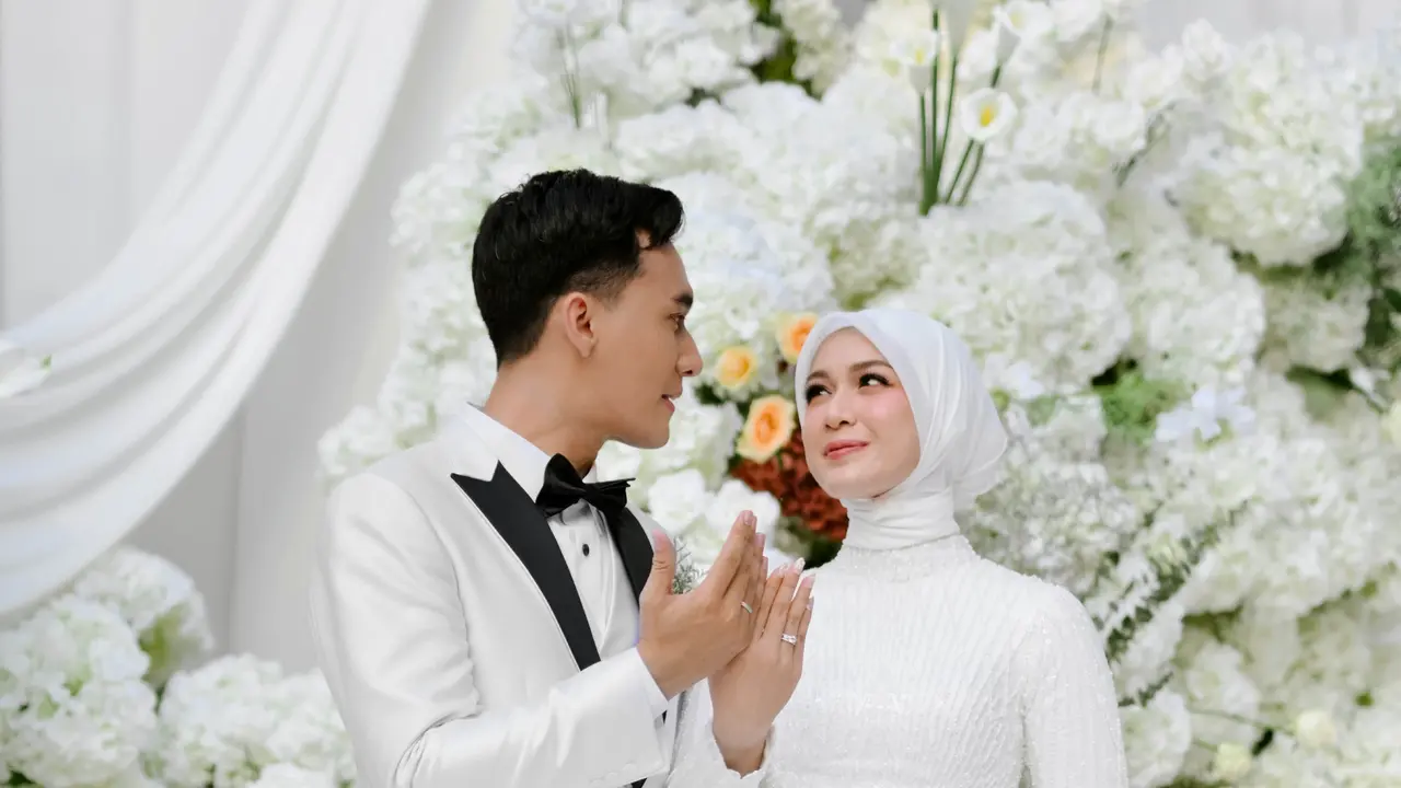Dea Annisa Tampil Bak Fairytale Bride dalam Gaun Modest Serba Putih